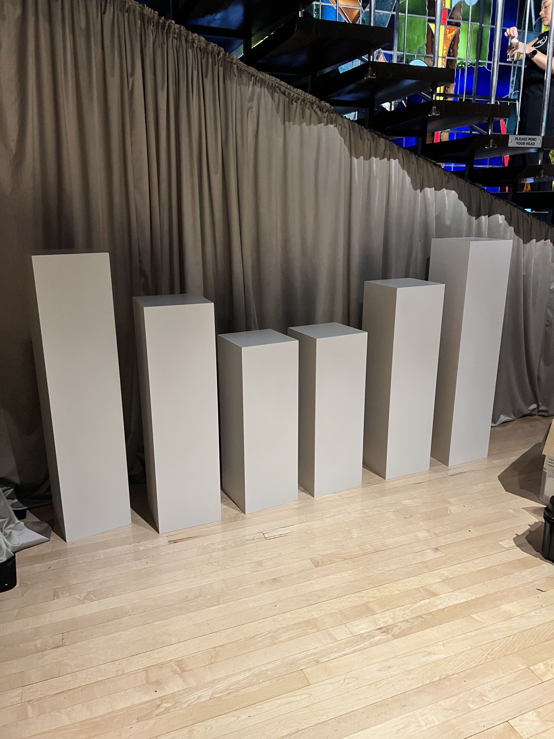 Plain standard plinth